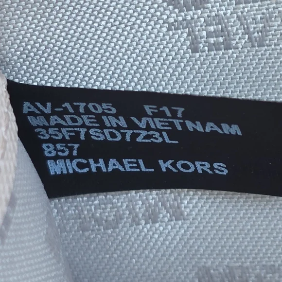 Michael Kors Jet Set Pink Studded Wallet - Picture 4 of 6